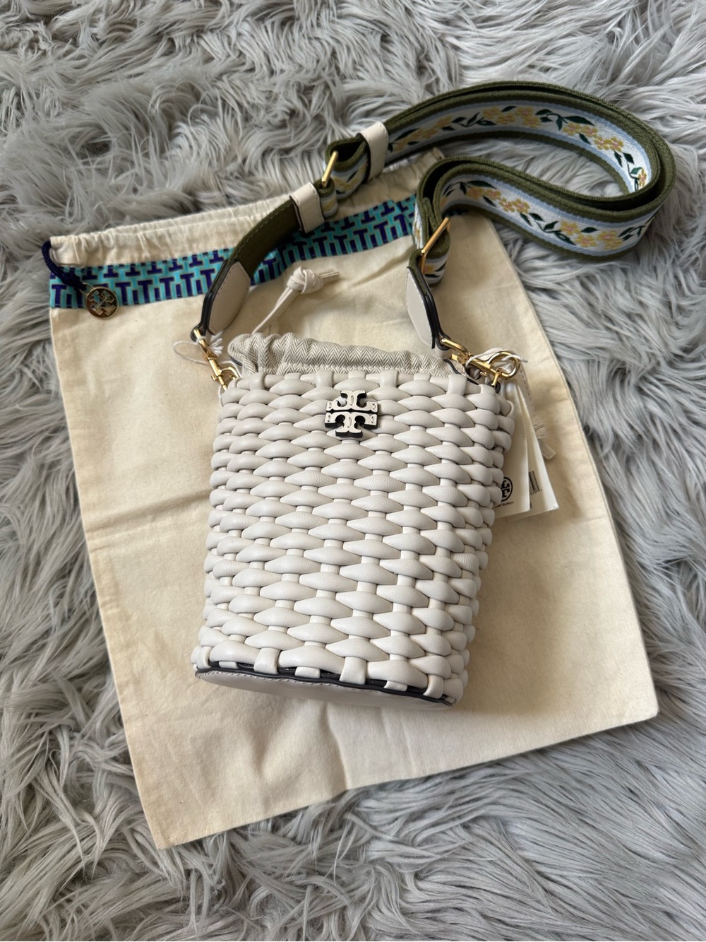 TORY BURCH Emerson Woven Mini Bucket Bag in New Ivory NWT - Picture 2 of 11